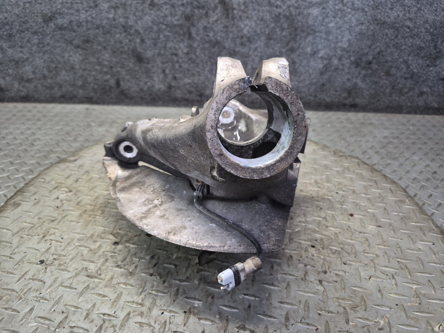 2005-2012 Porsche Boxster 987 RWD Front Left Side Spindle Knuckle Wheel Hub