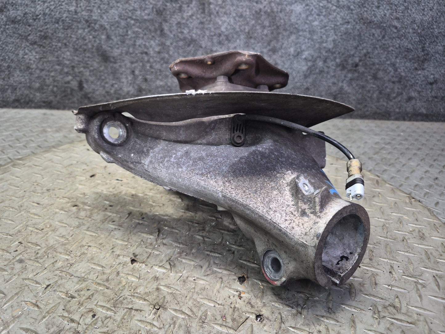2005-2012 Porsche Boxster 987 RWD Front Right Side Spindle Knuckle Wheel Hub