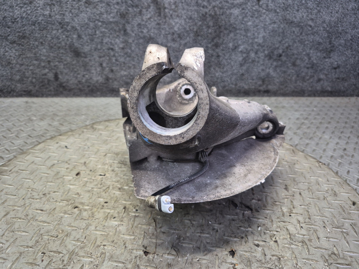 2005-2012 Porsche Boxster 987 RWD Front Right Side Spindle Knuckle Wheel Hub