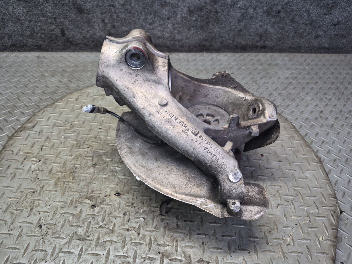 2005-2012 Porsche Boxster 987 RWD Front Right Side Spindle Knuckle Wheel Hub