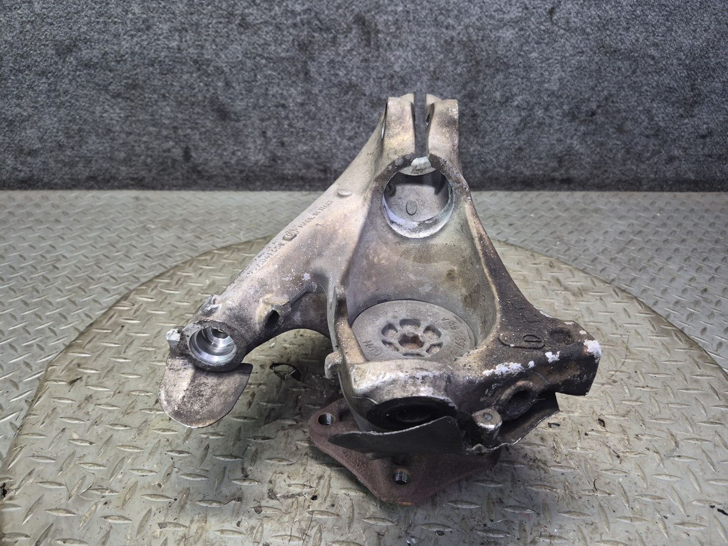 2005-2012 Porsche Boxster 987 RWD Front Right Side Spindle Knuckle Wheel Hub