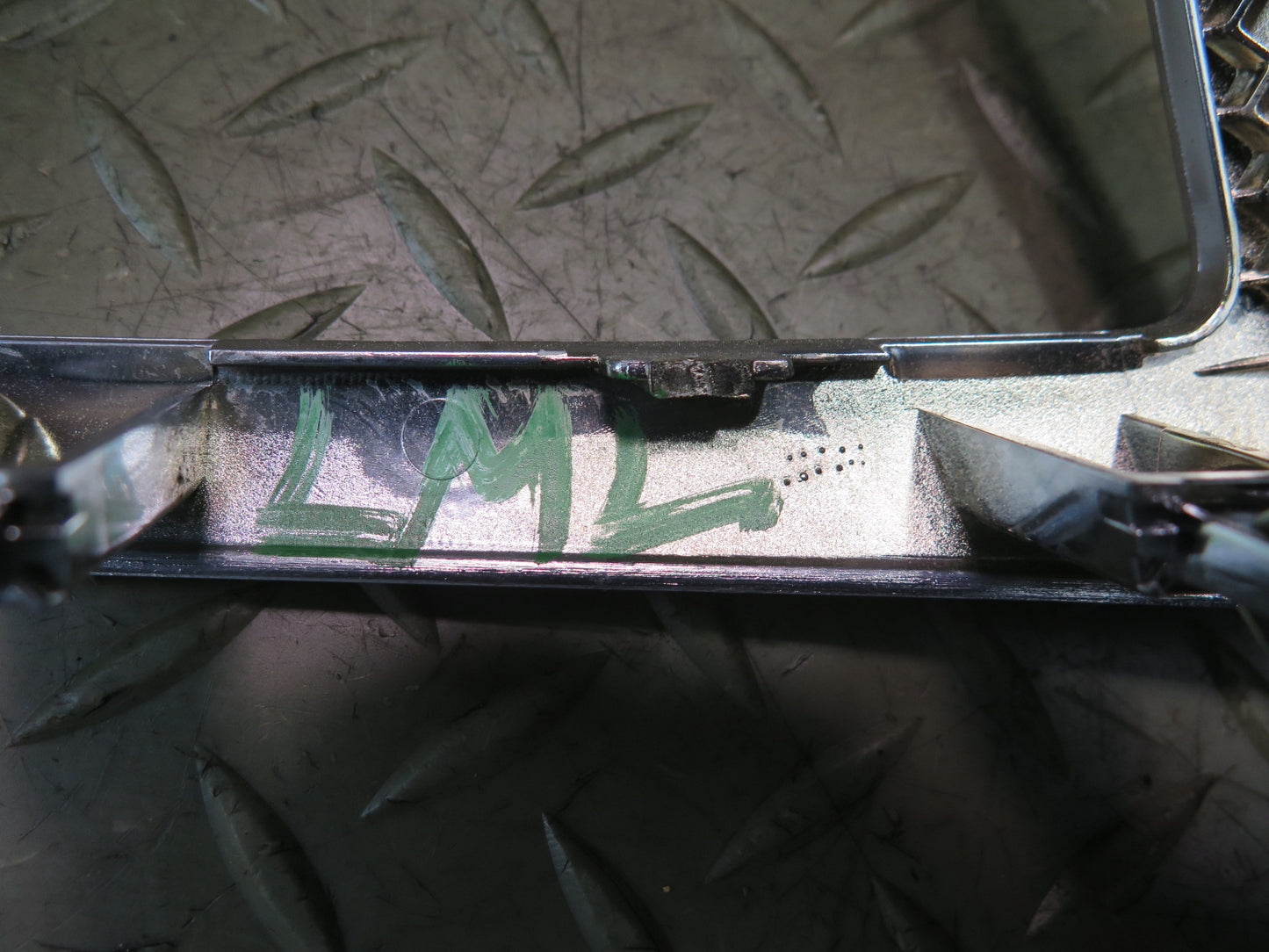 2012-2015 Mercedes X166 W166 Ml-class Dash Radio Trim Bezel Panel 1666801917