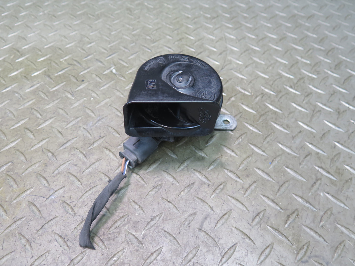 2012-2015 Mercedes X166 W166 Ml-class High & Low Tone Note Pitch Horn Signal Set