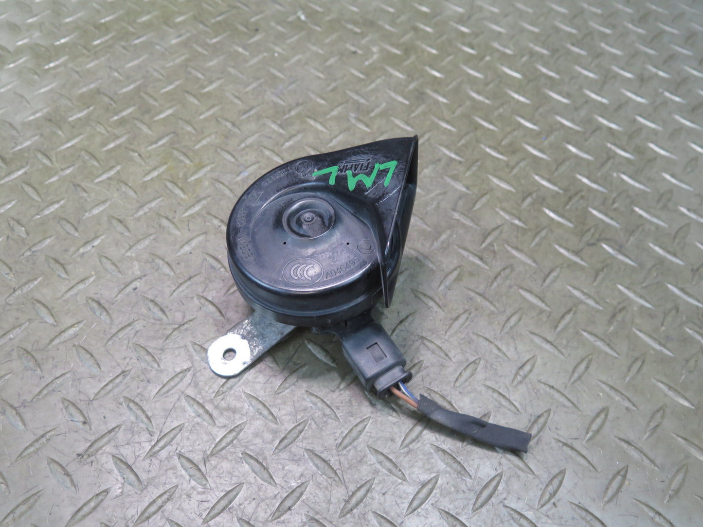 2012-2015 Mercedes X166 W166 Ml-class High & Low Tone Note Pitch Horn Signal Set