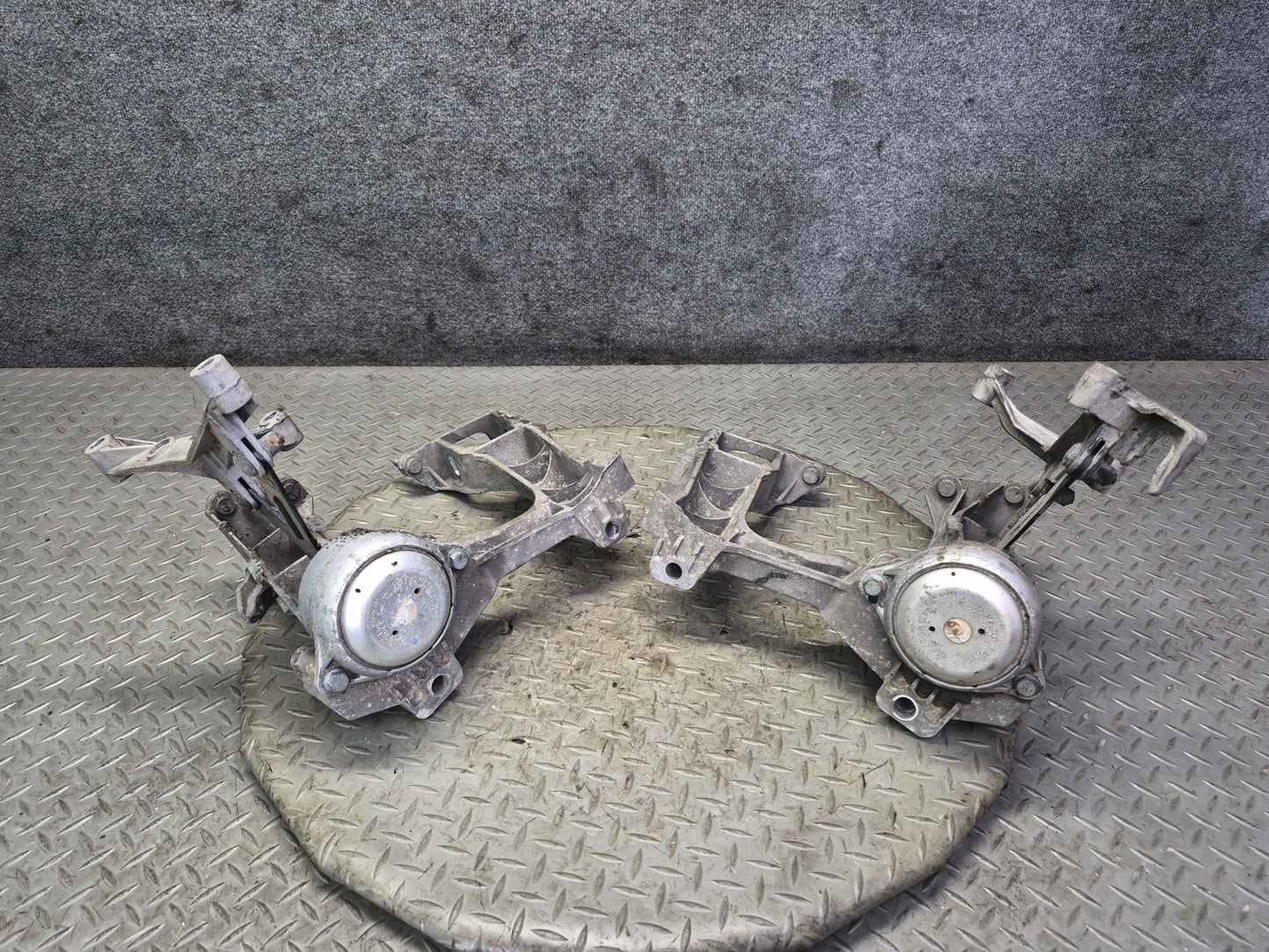 2005-2008 Porsche Boxster 987 Rear Right Left Subframe Support Mount Bracket Set