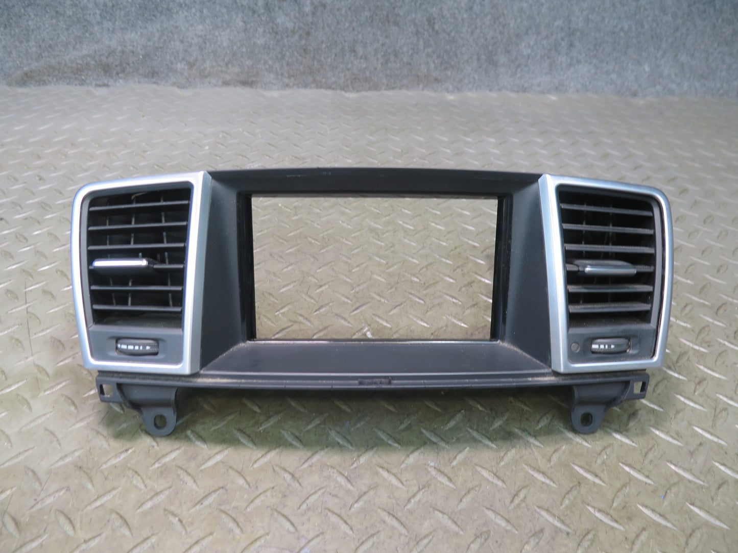 2012-2015 Mercedes X166 W166 Ml-class Dash Center Display Air Vent Trim Panel