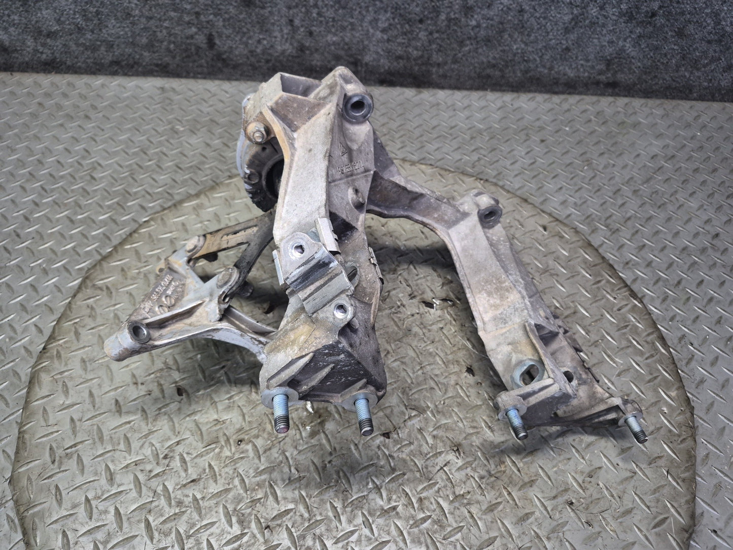 2005-2008 Porsche Boxster 987 Rear Right Left Subframe Support Mount Bracket Set