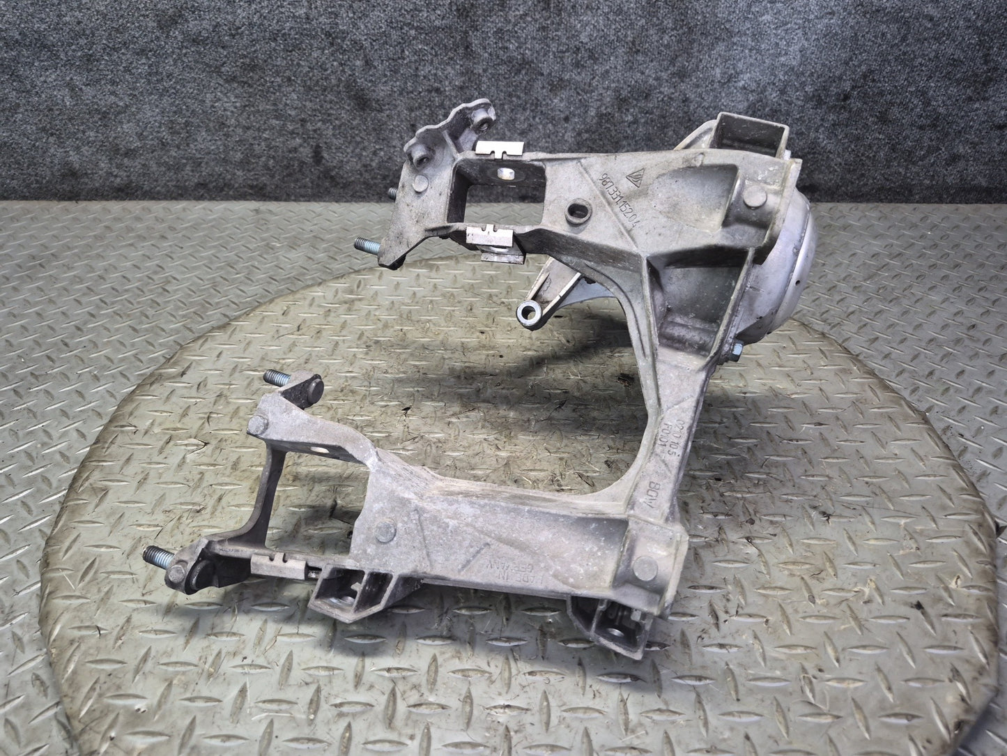 2005-2008 Porsche Boxster 987 Rear Right Left Subframe Support Mount Bracket Set