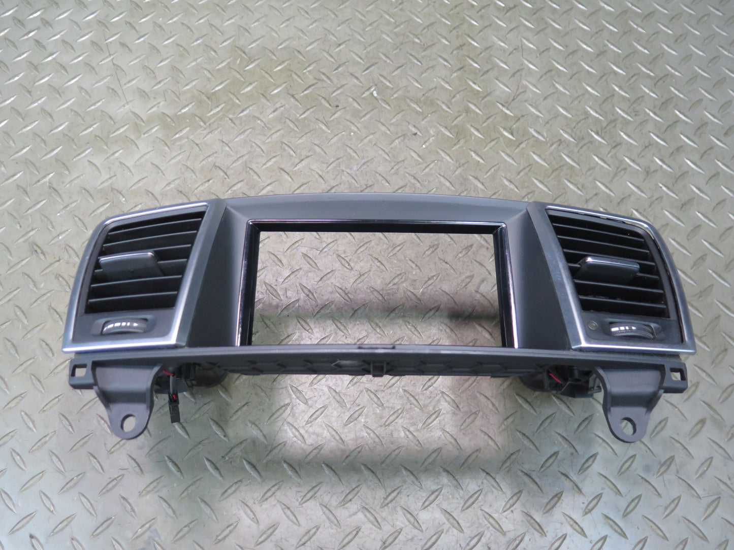 2012-2015 Mercedes X166 W166 Ml-class Dash Center Display Air Vent Trim Panel