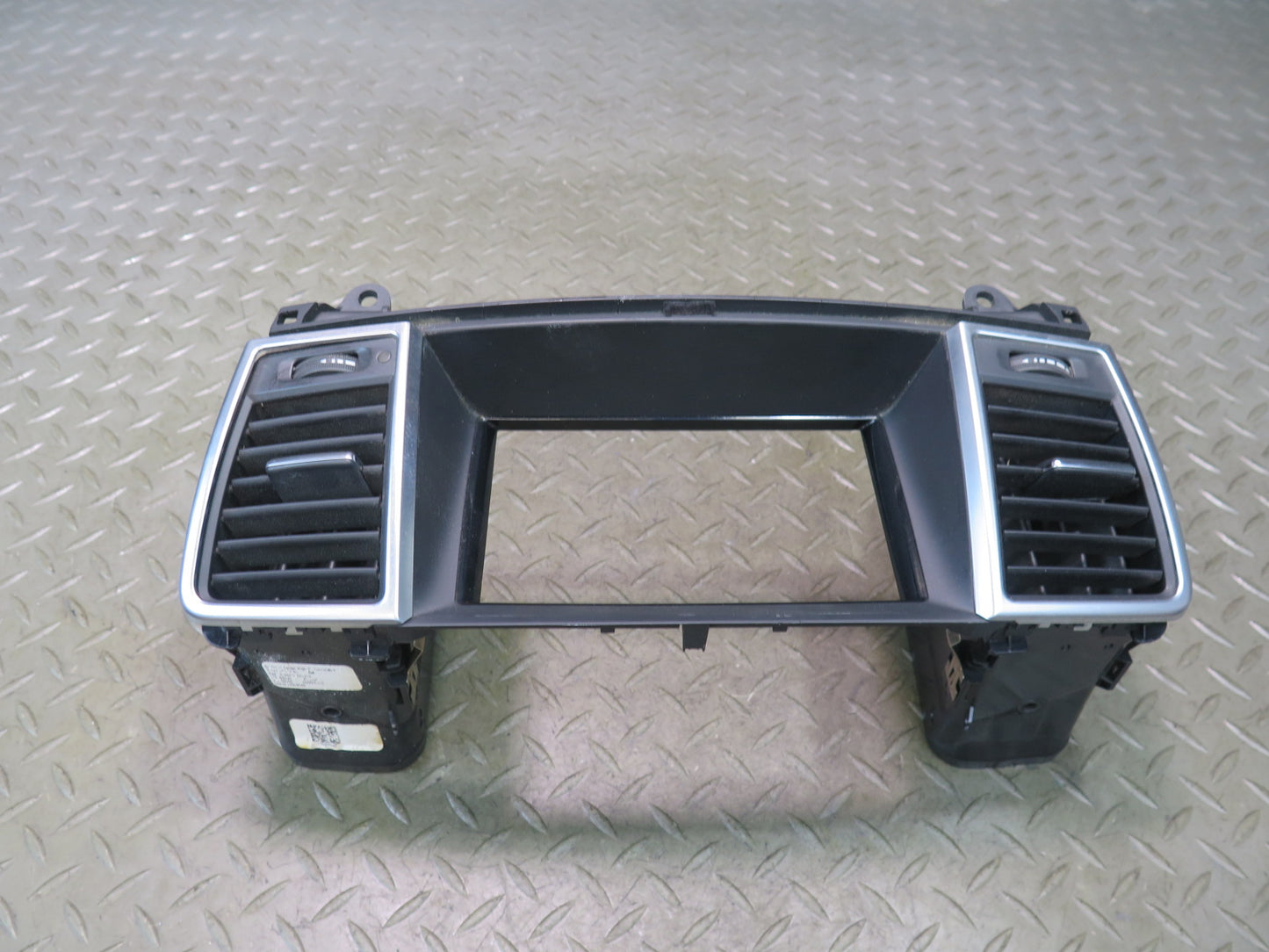 2012-2015 Mercedes X166 W166 Ml-class Dash Center Display Air Vent Trim Panel