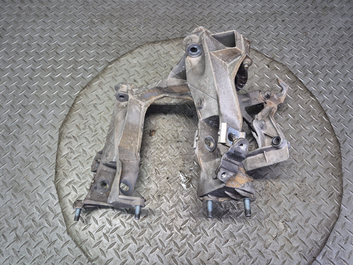 2005-2008 Porsche Boxster 987 Rear Right Left Subframe Support Mount Bracket Set
