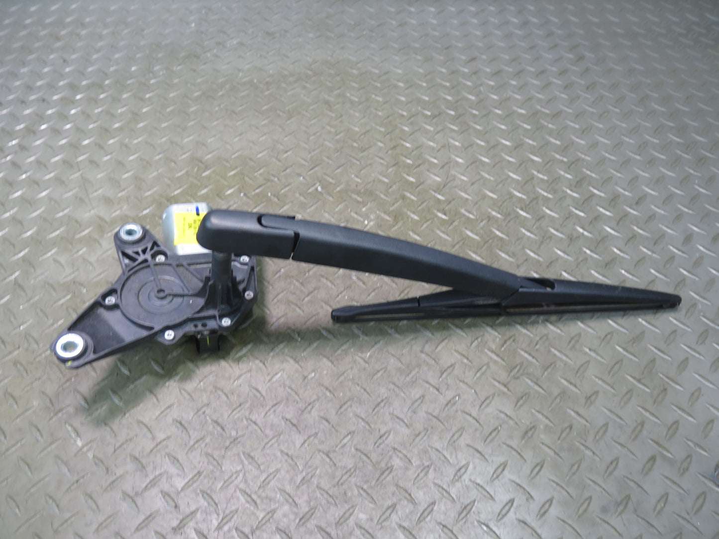 2012-2015 Mercedes X166 W166 Ml-class Rear Trunk Lid Tailgate Wiper Motor w Arm