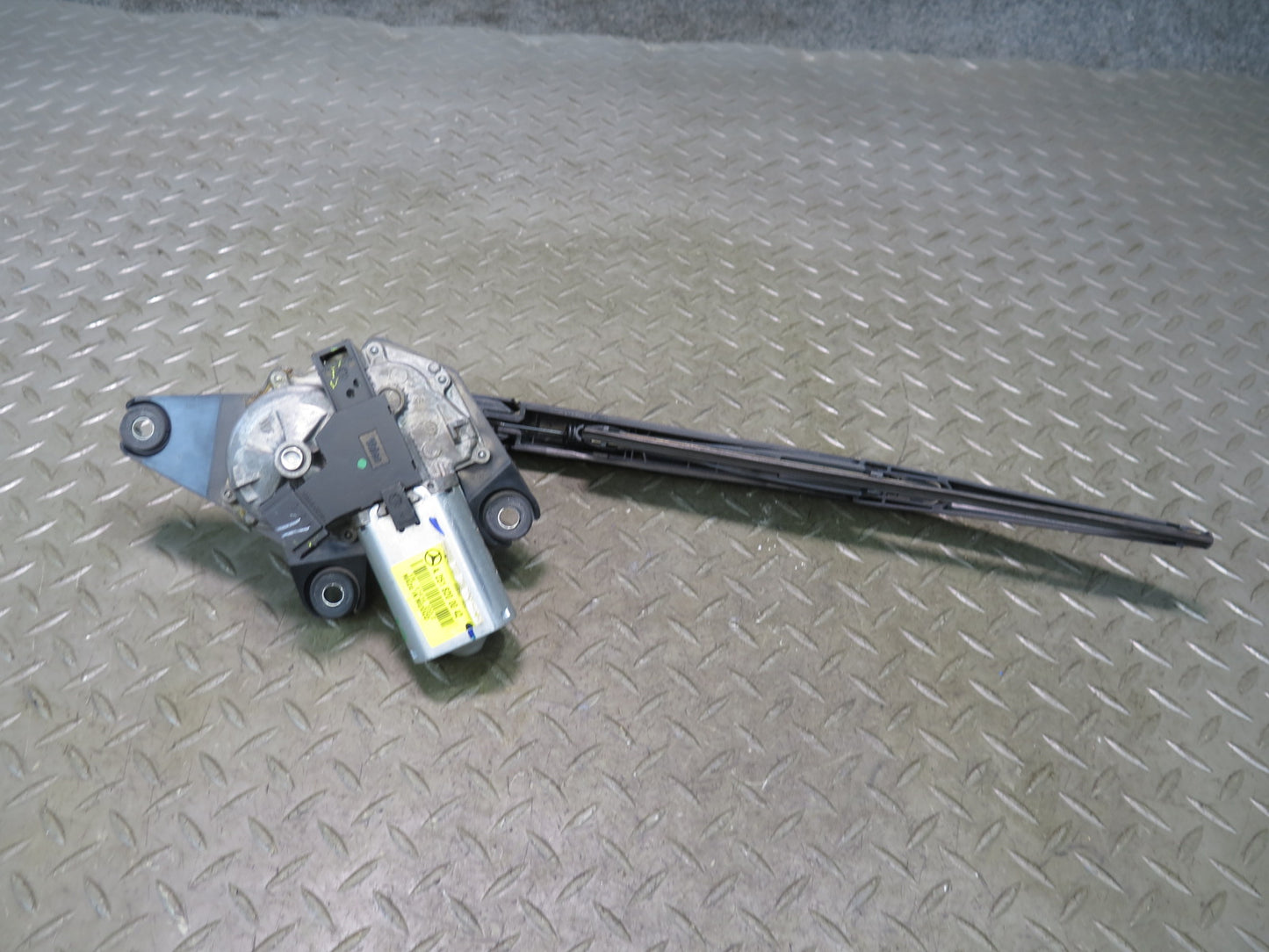 2012-2015 Mercedes X166 W166 Ml-class Rear Trunk Lid Tailgate Wiper Motor w Arm