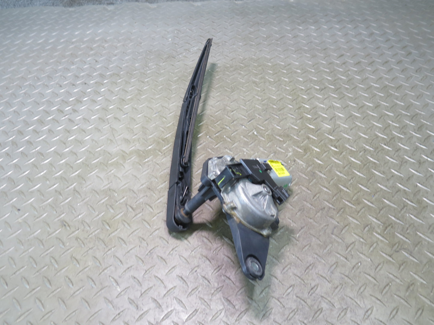2012-2015 Mercedes X166 W166 Ml-class Rear Trunk Lid Tailgate Wiper Motor w Arm