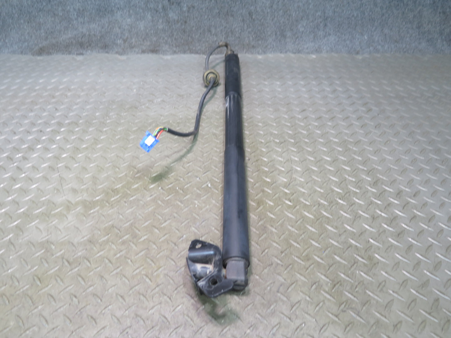 2012-2015 Mercedes X166 W166 ML Rear Tailgate Power Lift Support Cylinder Set
