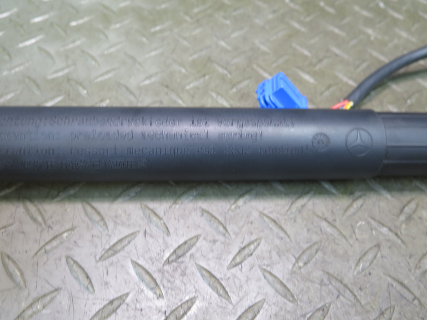 2012-2015 Mercedes X166 W166 ML Rear Tailgate Power Lift Support Cylinder Set