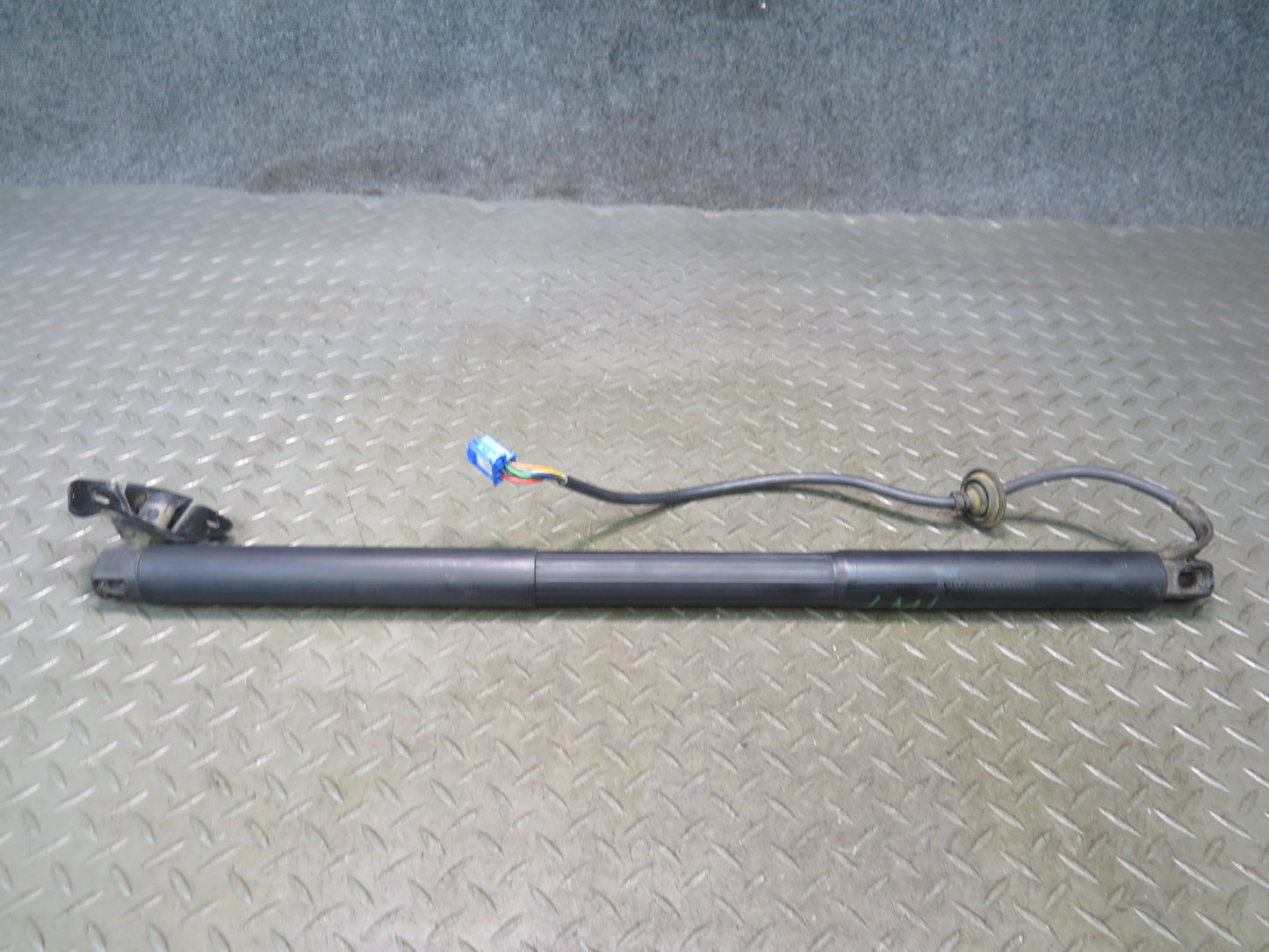 2012-2015 Mercedes X166 W166 ML Rear Tailgate Power Lift Support Cylinder Set