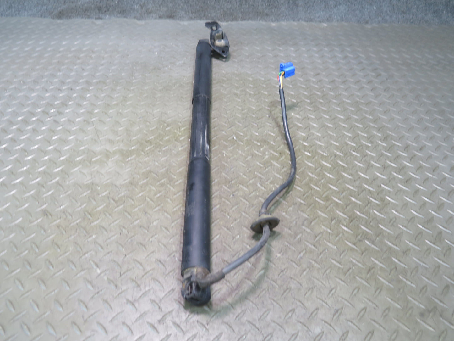 2012-2015 Mercedes X166 W166 ML Rear Tailgate Power Lift Support Cylinder Set