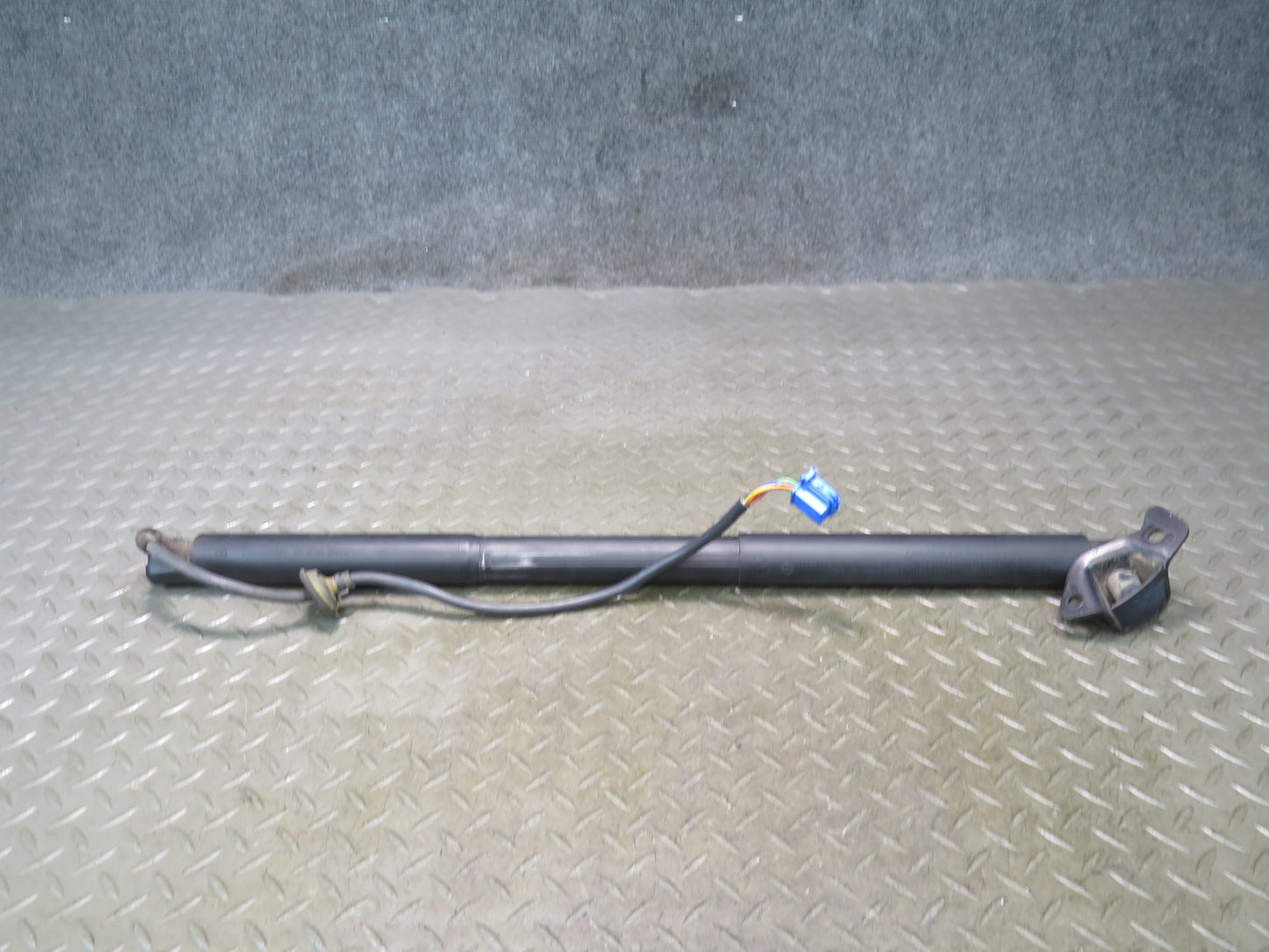 2012-2015 Mercedes X166 W166 ML Rear Tailgate Power Lift Support Cylinder Set