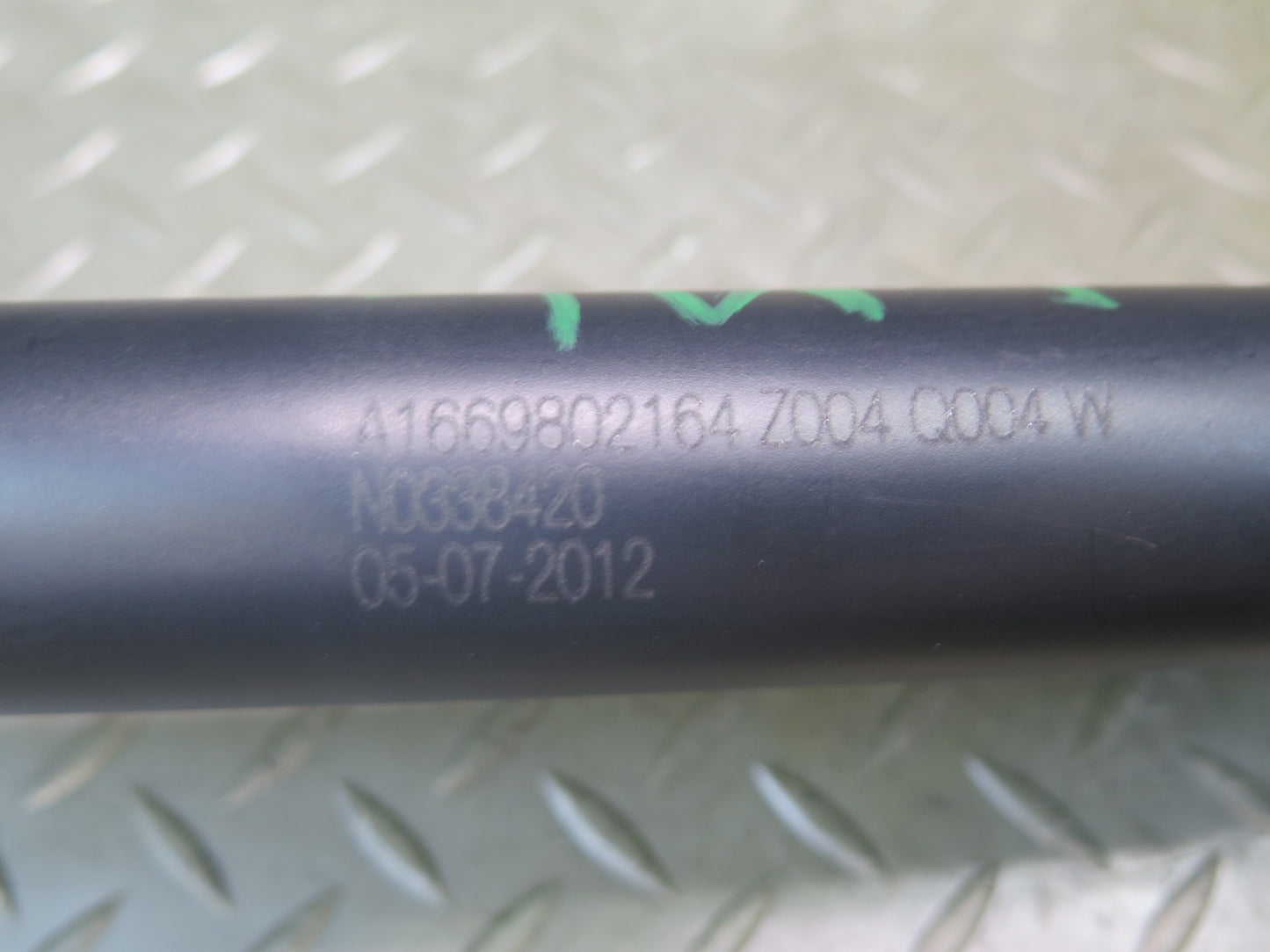 2012-2015 Mercedes X166 W166 ML Rear Tailgate Power Lift Support Cylinder Set