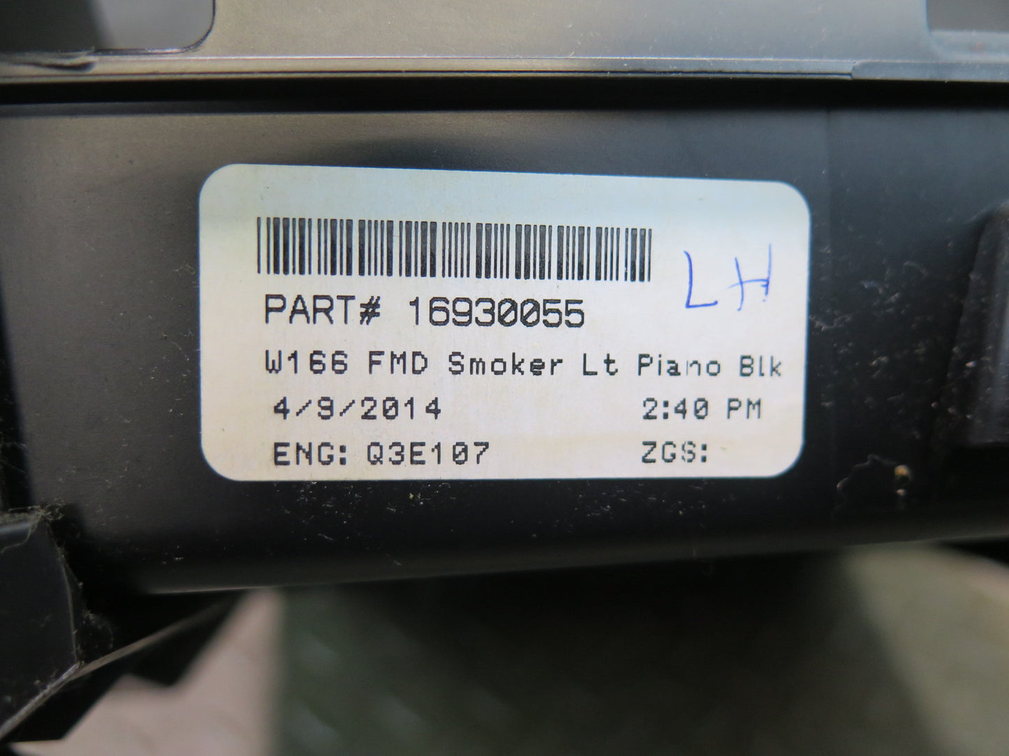 2012-2015 Mercedes X166 W166 Ml-class Center Console CUP Holder 16930055