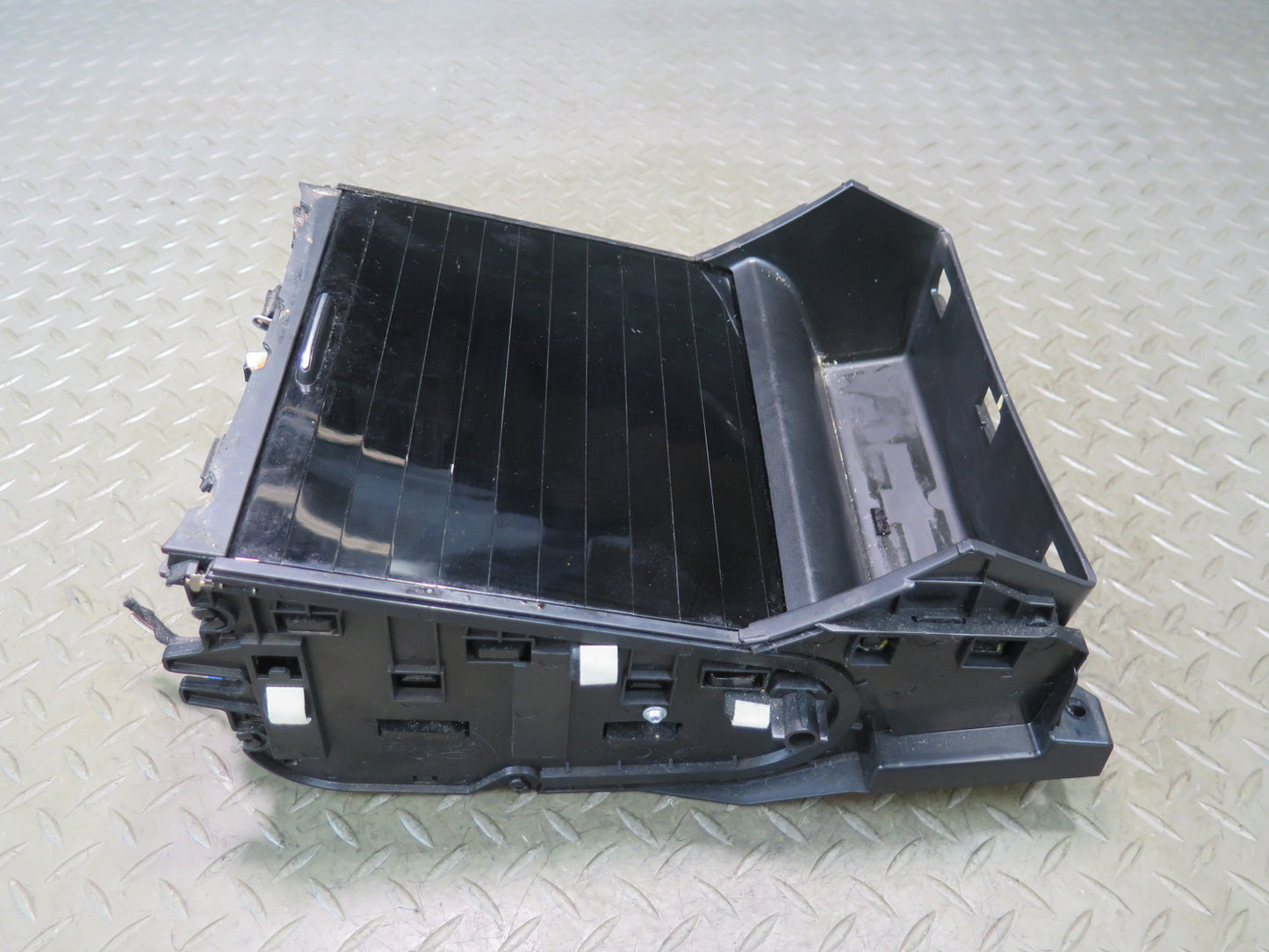 2012-2015 Mercedes X166 W166 Ml-class Center Console CUP Holder 16930055