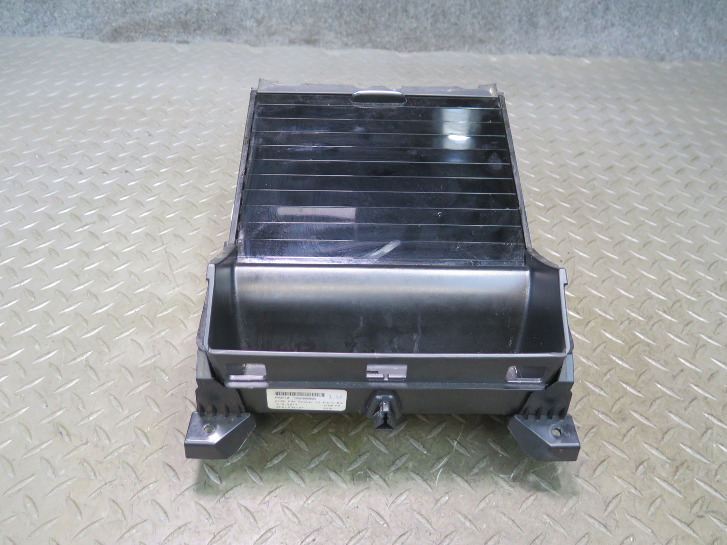 2012-2015 Mercedes X166 W166 Ml-class Center Console CUP Holder 16930055