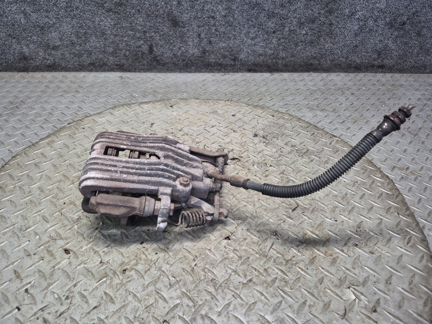 89-96 Chevrolet Corvette C4 Set of 2 Rear Left & Right Brake Caliper 87K OEM