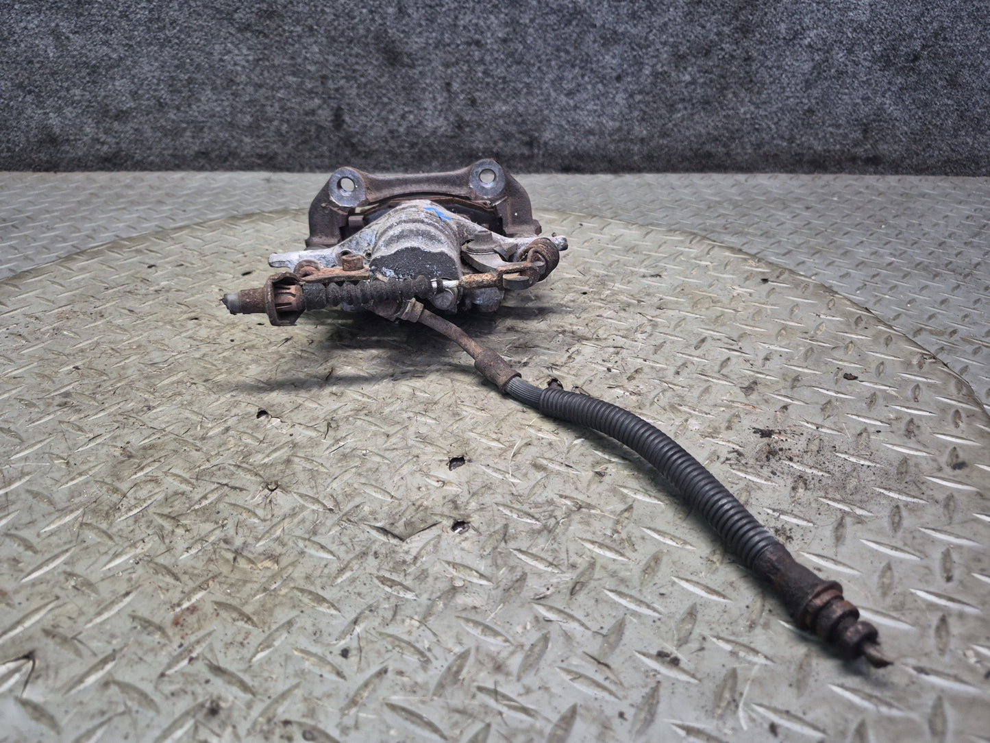 89-96 Chevrolet Corvette C4 Set of 2 Rear Left & Right Brake Caliper 87K OEM