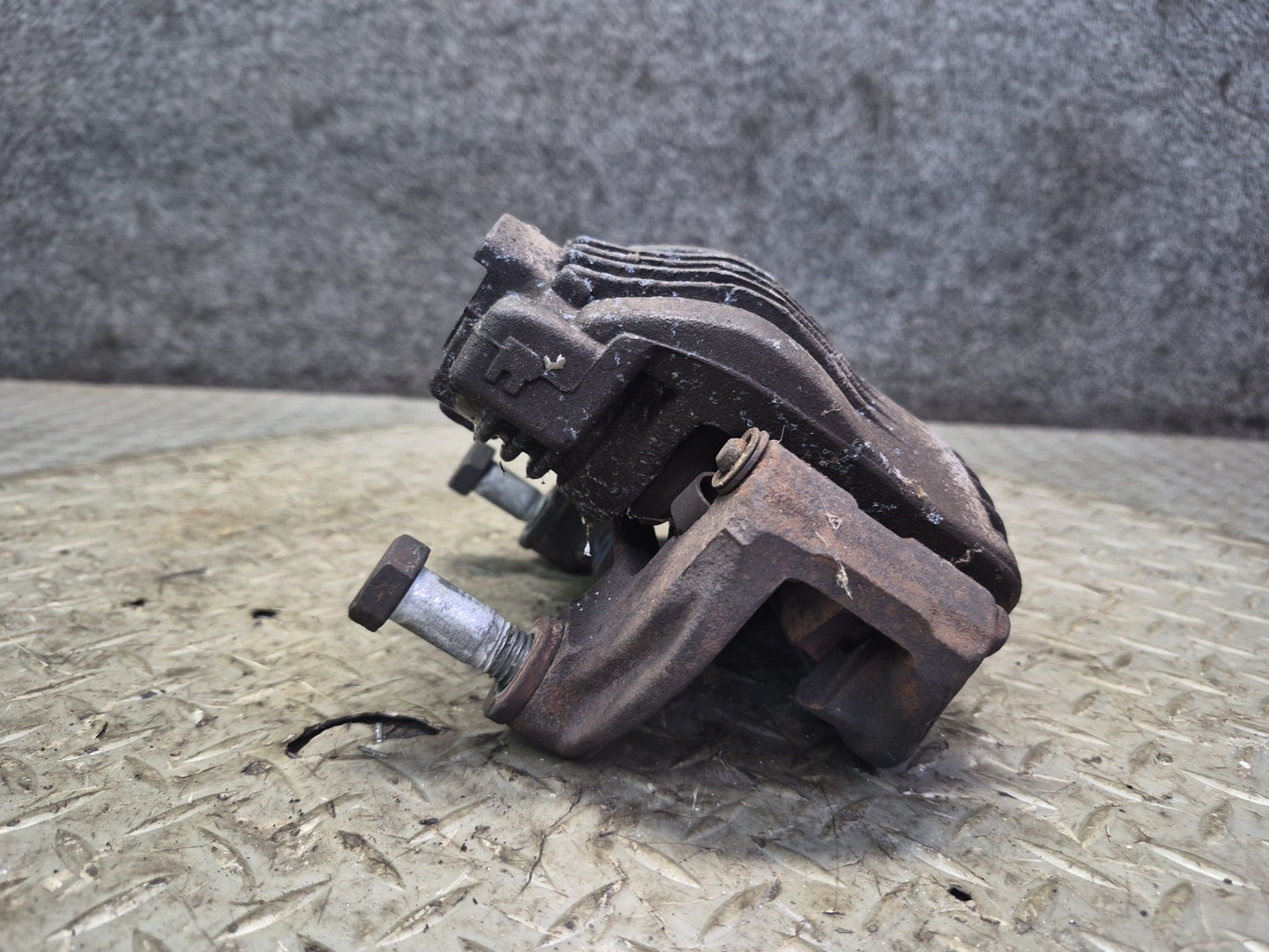 89-96 Chevrolet Corvette C4 Set of 2 Front Left & Right Brake Caliper 87K OEM