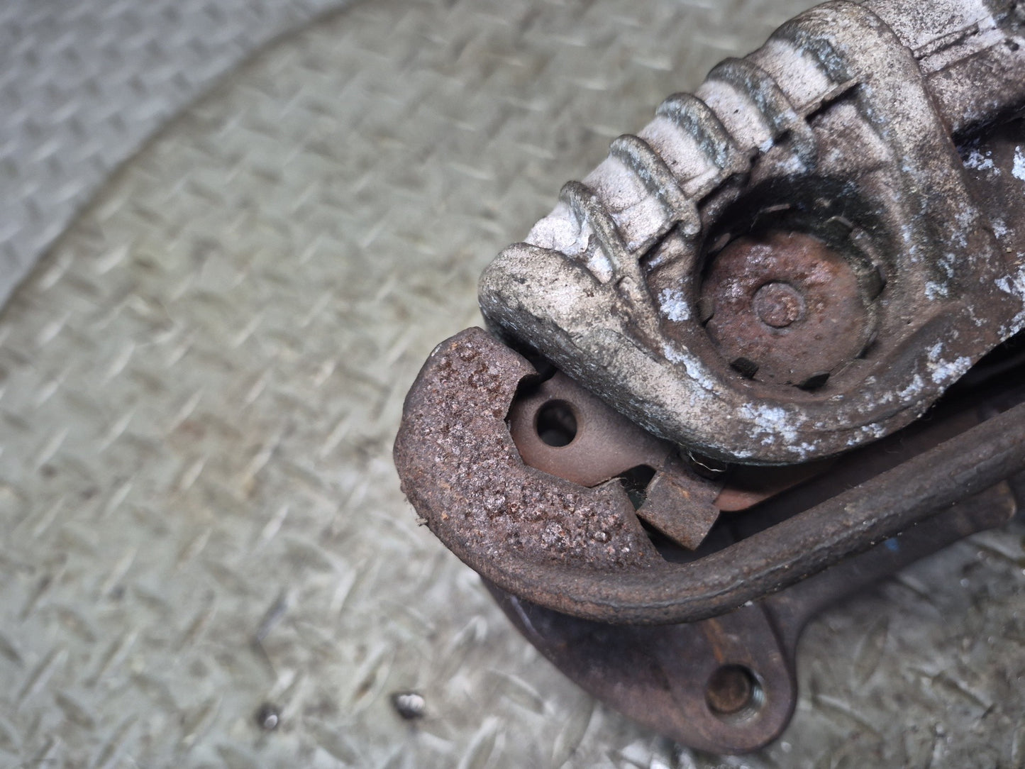 89-96 Chevrolet Corvette C4 Set of 2 Front Left & Right Brake Caliper 87K OEM