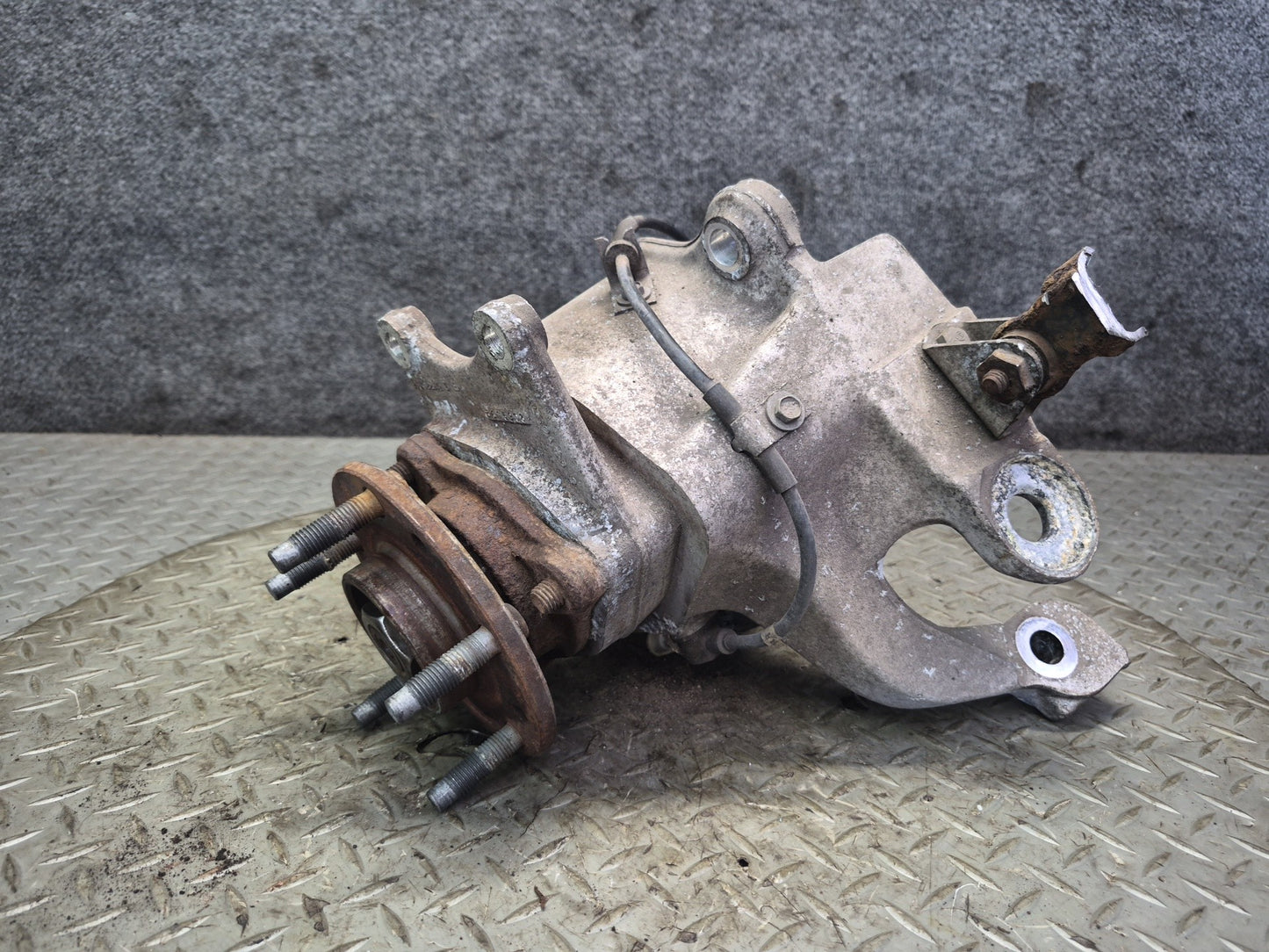 91-96 Chevrolet Corvette C4 Rear Left Spindle Knuckle Wheel Hub Bearing OEM