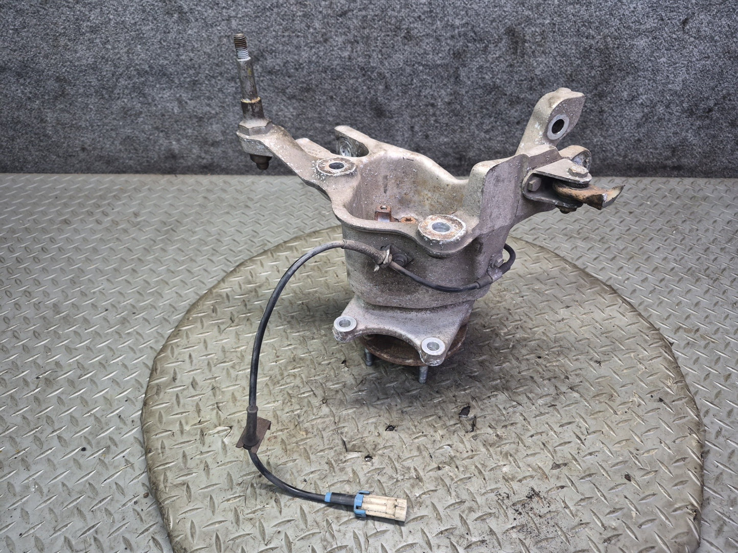 91-96 Chevrolet Corvette C4 Rear Left Spindle Knuckle Wheel Hub Bearing OEM