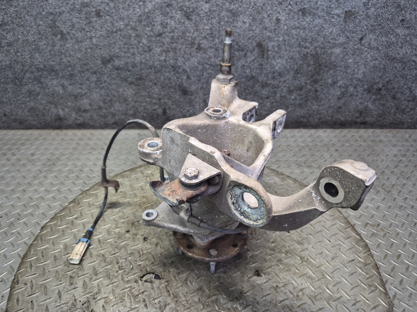 91-96 Chevrolet Corvette C4 Rear Left Spindle Knuckle Wheel Hub Bearing OEM