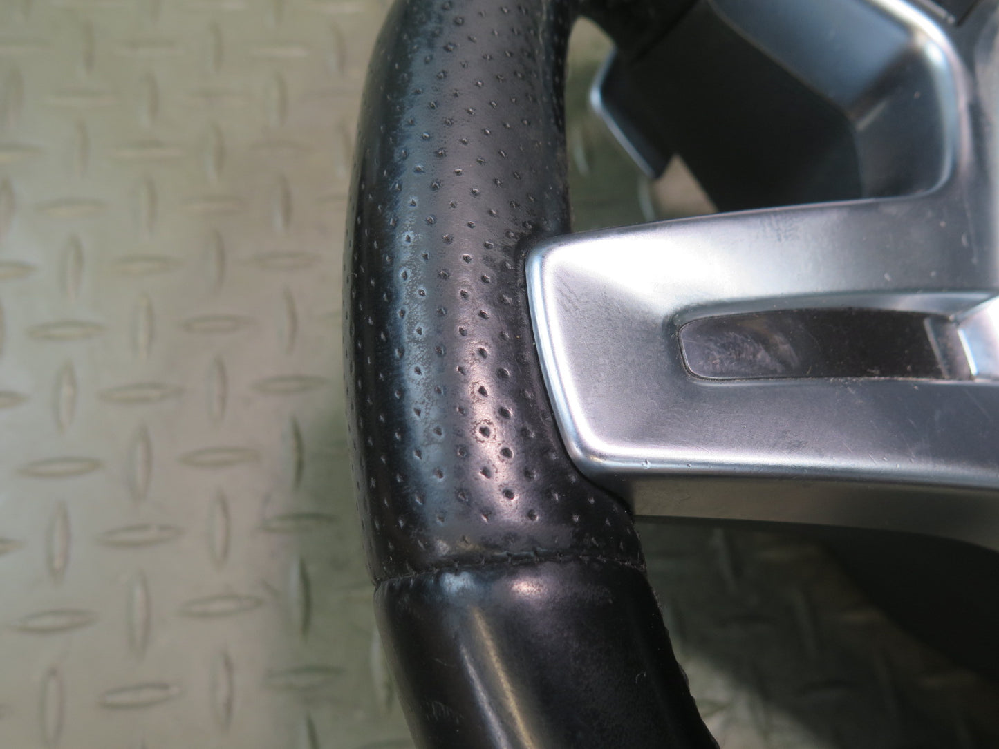 2012-2015 Mercedes X166 W166 ML63 AMG Leather Sport Steering w Paddles Damaged