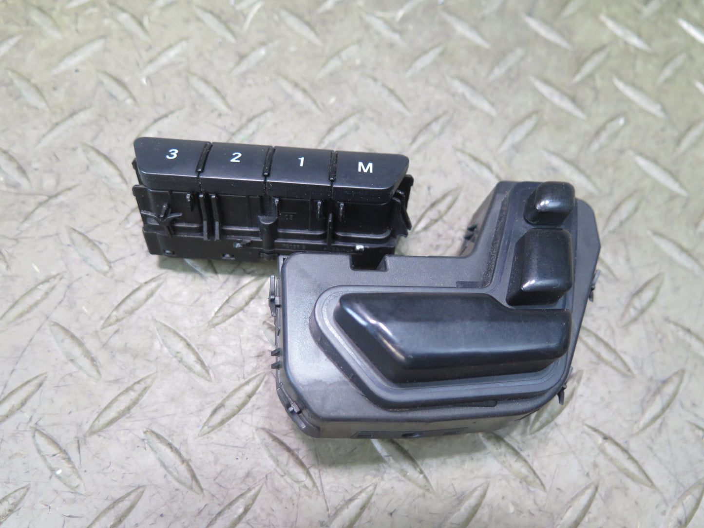 2012-2015 Mercedes X166 W166 ML Front Right Seat Adjust Memory Control Switch