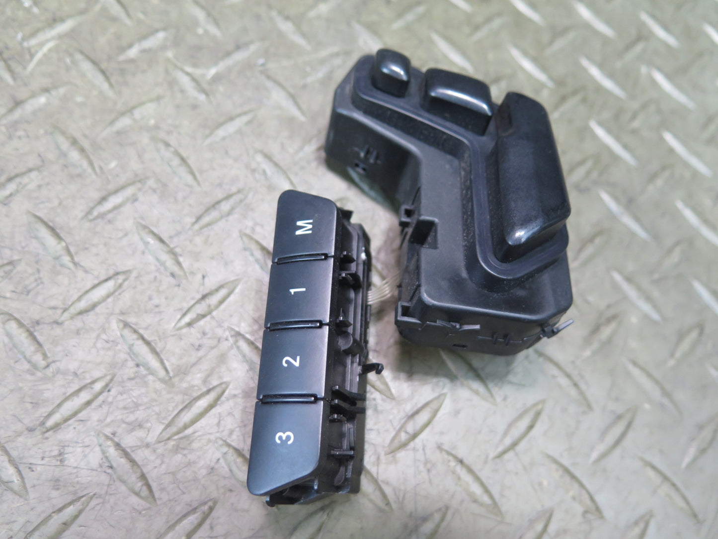 2012-2015 Mercedes X166 W166 ML Front Right Seat Adjust Memory Control Switch