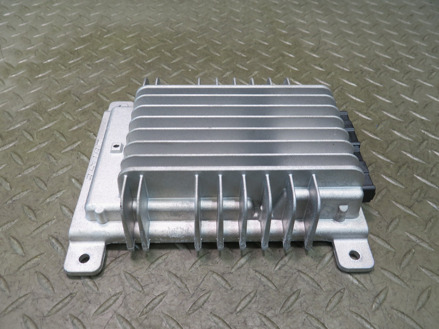 10-19 Nissan Z34 370Z Convertible Bose Audio System Amplifier 28061-1ET0A OEM