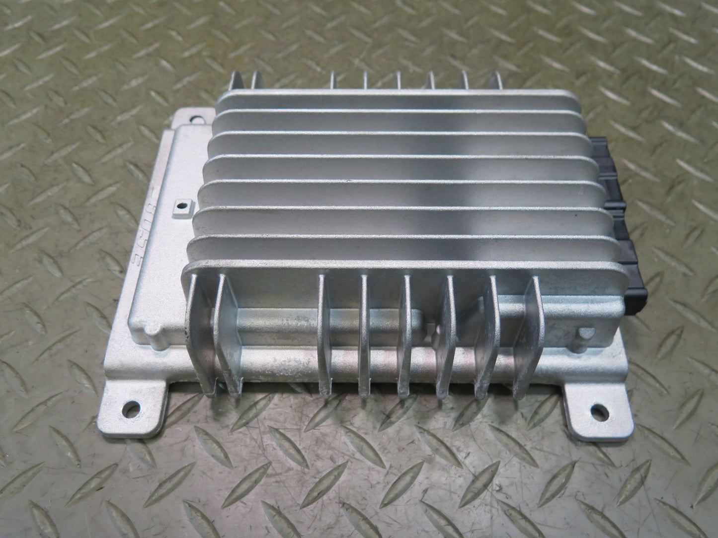 10-19 Nissan Z34 370Z Convertible Bose Audio System Amplifier 28061-1ET0A OEM