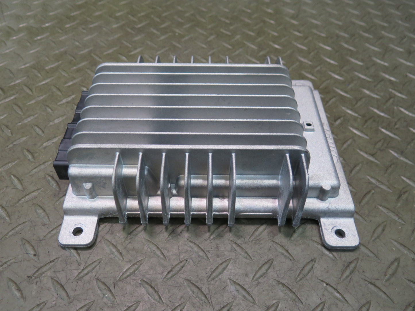 10-19 Nissan Z34 370Z Convertible Bose Audio System Amplifier 28061-1ET0A OEM