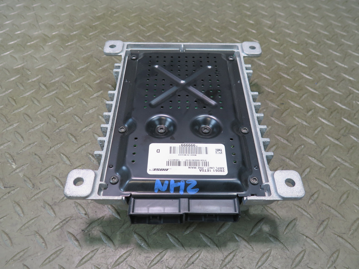 10-19 Nissan Z34 370Z Convertible Bose Audio System Amplifier 28061-1ET0A OEM