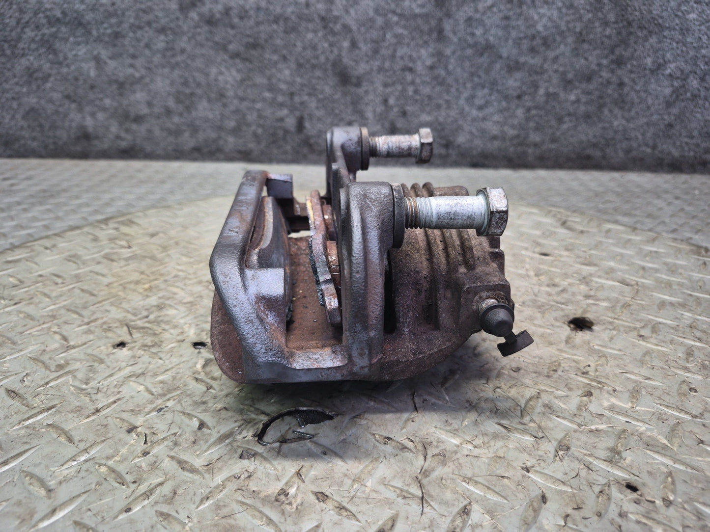 89-96 Chevrolet Corvette C4 Set of 2 Front Left & Right Brake Caliper 81K OEM