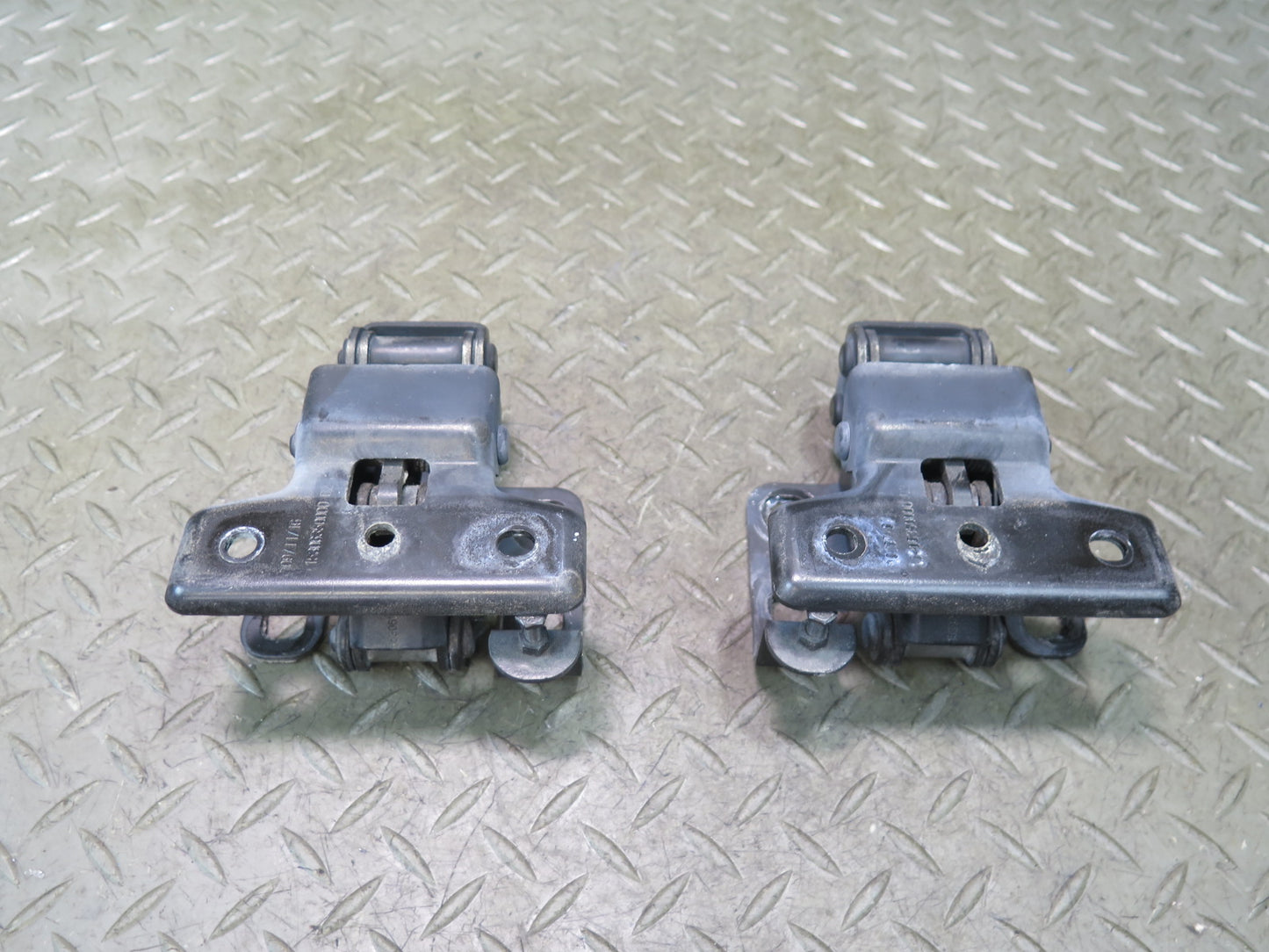 10-19 Nissan 370Z Z34 Convertible TOP Boot Right & Left Hinge Bracket Set OEM