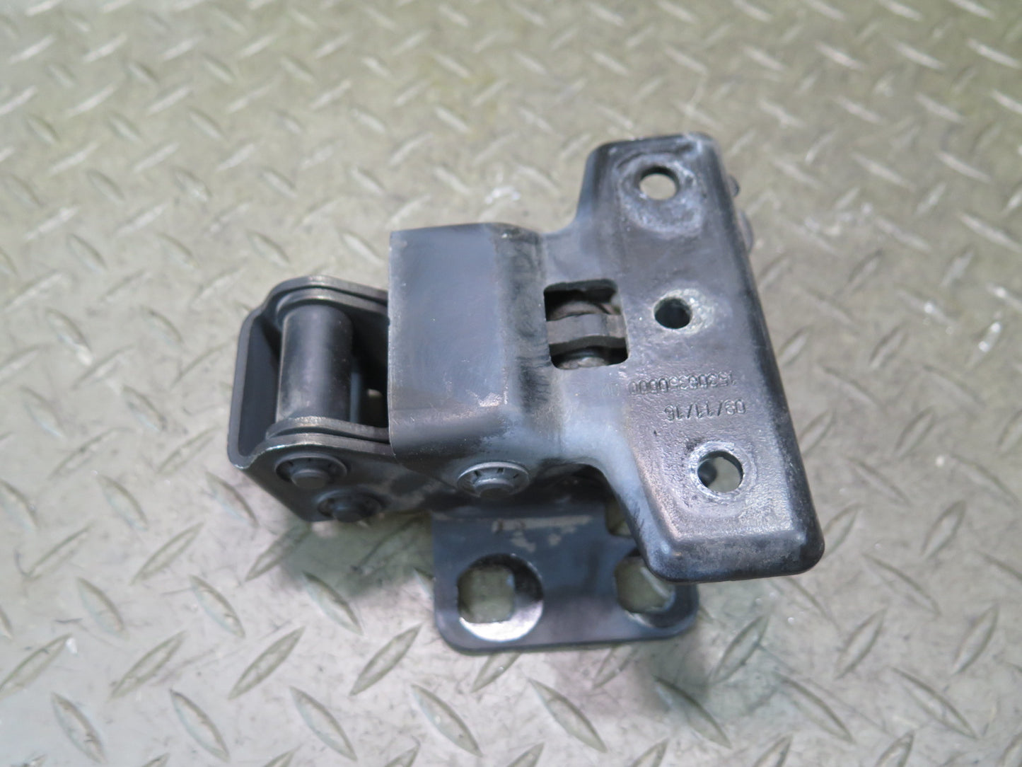 10-19 Nissan 370Z Z34 Convertible TOP Boot Right & Left Hinge Bracket Set OEM