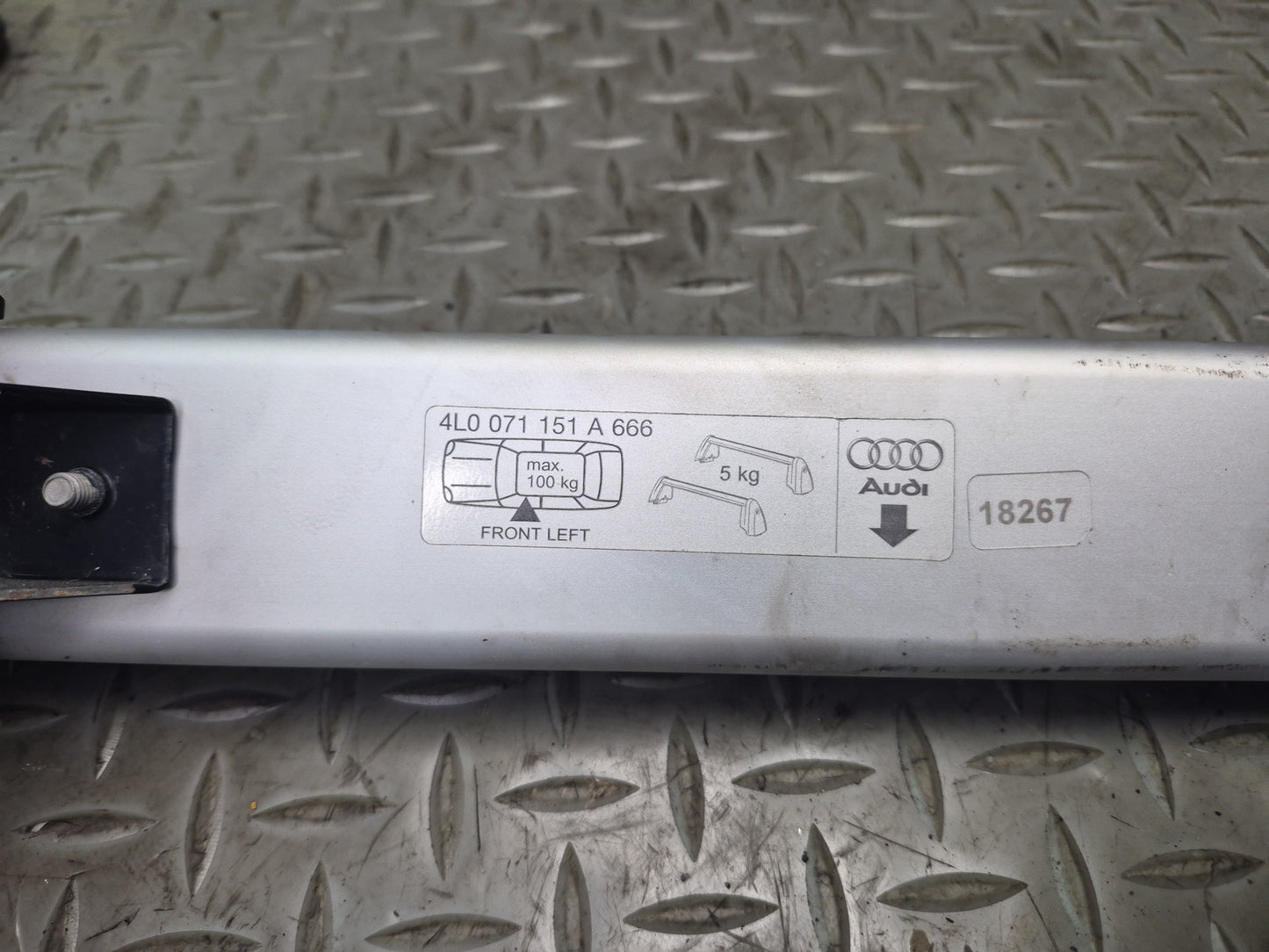 07-15 Audi 4L Q7 Set of 2 Roof Rack Cross Bar 4L0071151A Without Keys OEM