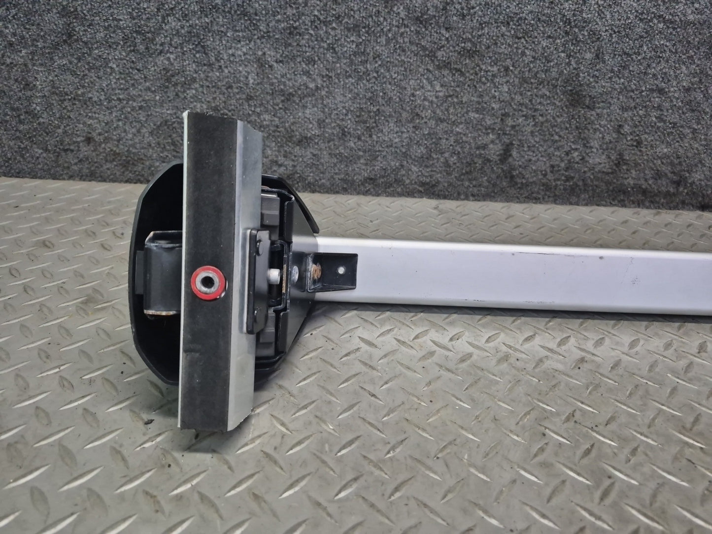 07-15 Audi 4L Q7 Set of 2 Roof Rack Cross Bar 4L0071151A Without Keys OEM
