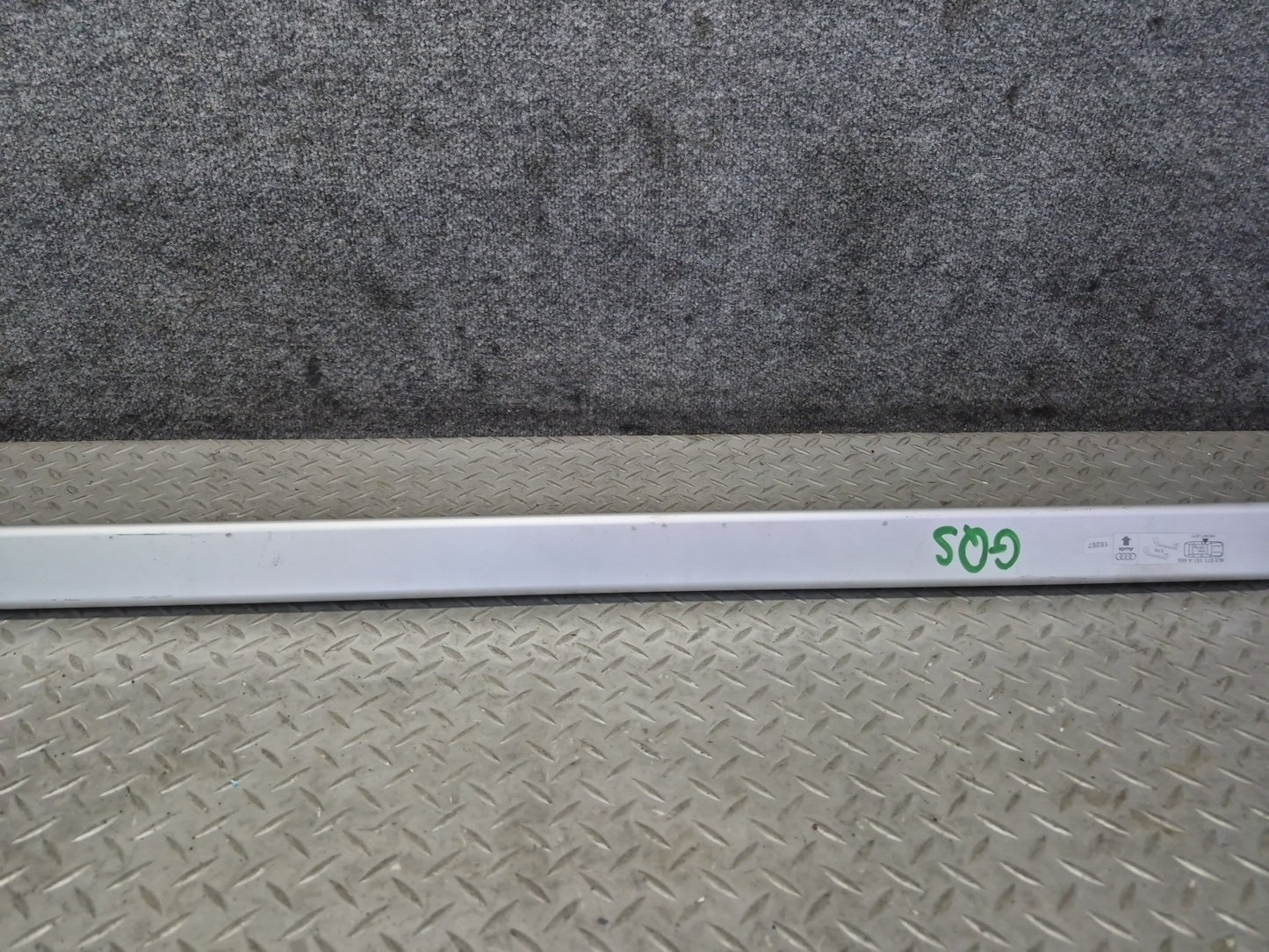 07-15 Audi 4L Q7 Set of 2 Roof Rack Cross Bar 4L0071151A Without Keys OEM