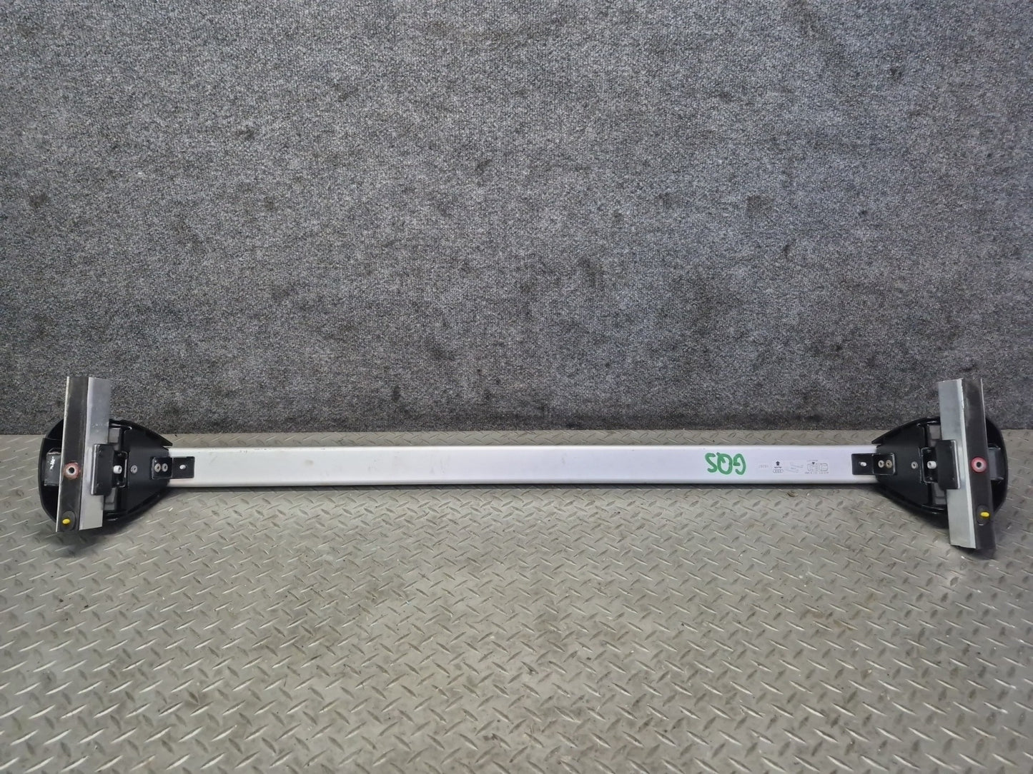 07-15 Audi 4L Q7 Set of 2 Roof Rack Cross Bar 4L0071151A Without Keys OEM