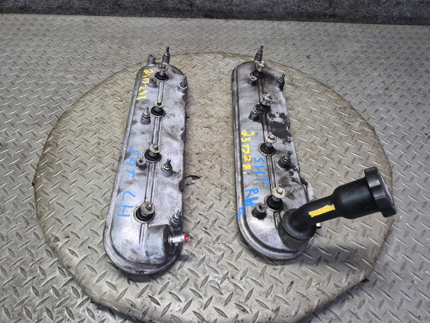 2003-2007 Hummer H2 6.0L Engine Left & Right Cylinder Head Valve Cover Set of 2