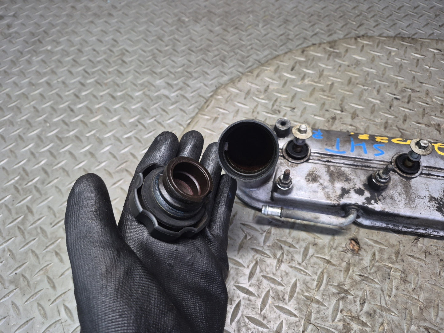 2003-2007 Hummer H2 6.0L Engine Left & Right Cylinder Head Valve Cover Set of 2